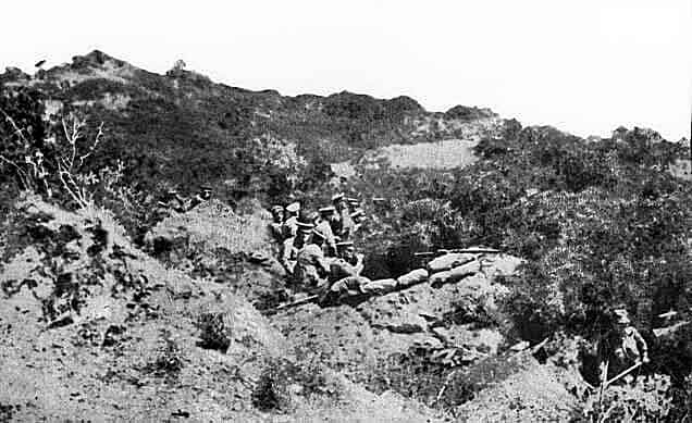Australian or New Zealand trenches above Anzac Cove on Gallipoli 25th April 1915: Gallipoli , ANZAC landing on 25th April 1915 in the First World War